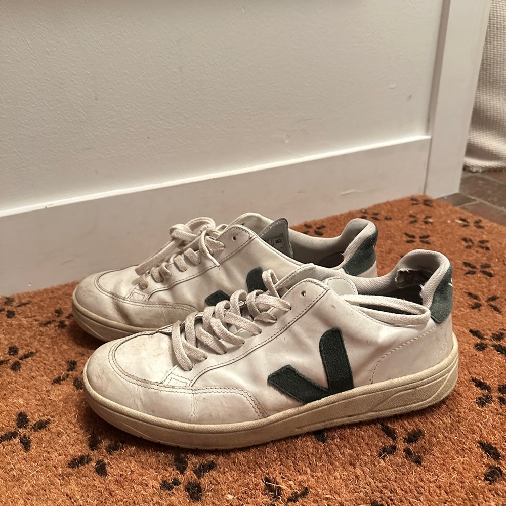 Veja White and Green Sneakers Classic Low-Top Design